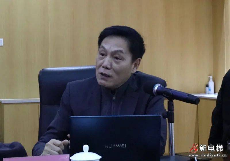 新电梯网早新闻今天是2025年